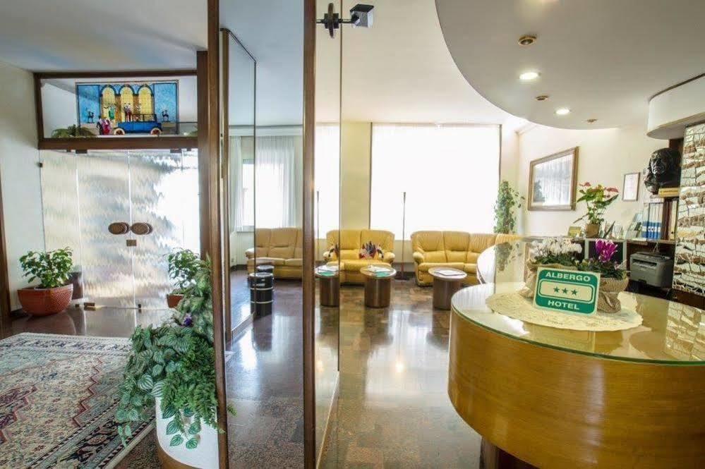 曼特尼亚酒店 曼托瓦 外观 照片
